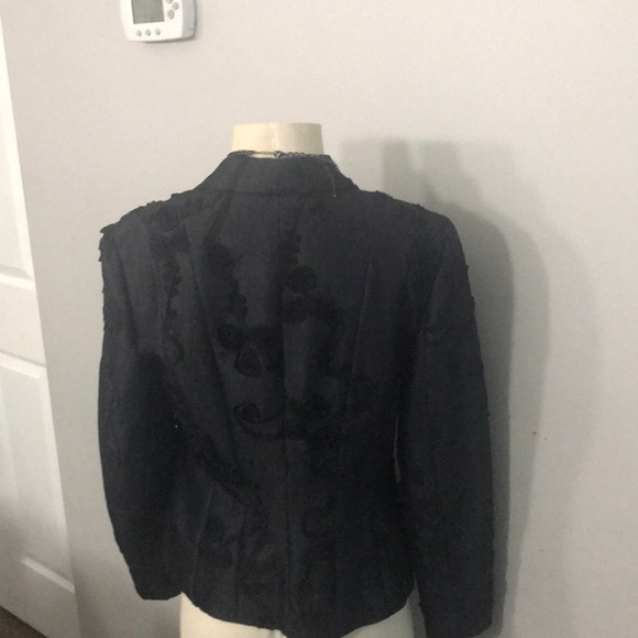 Black jacket with flower patterns - Picture 3 of 4